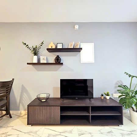1Bd Beach Apartment Пафос Экстерьер фото