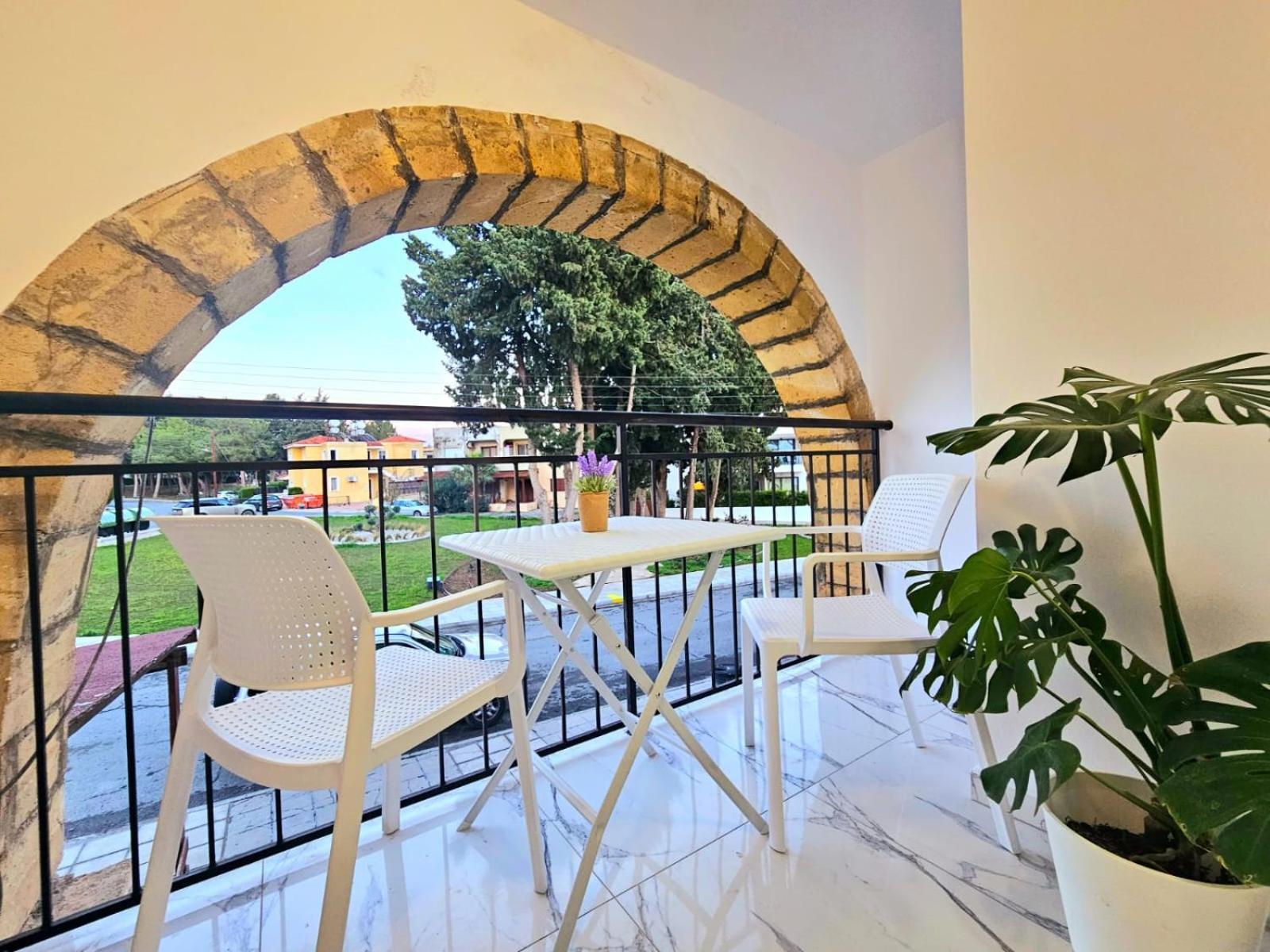 1Bd Beach Apartment Пафос Экстерьер фото