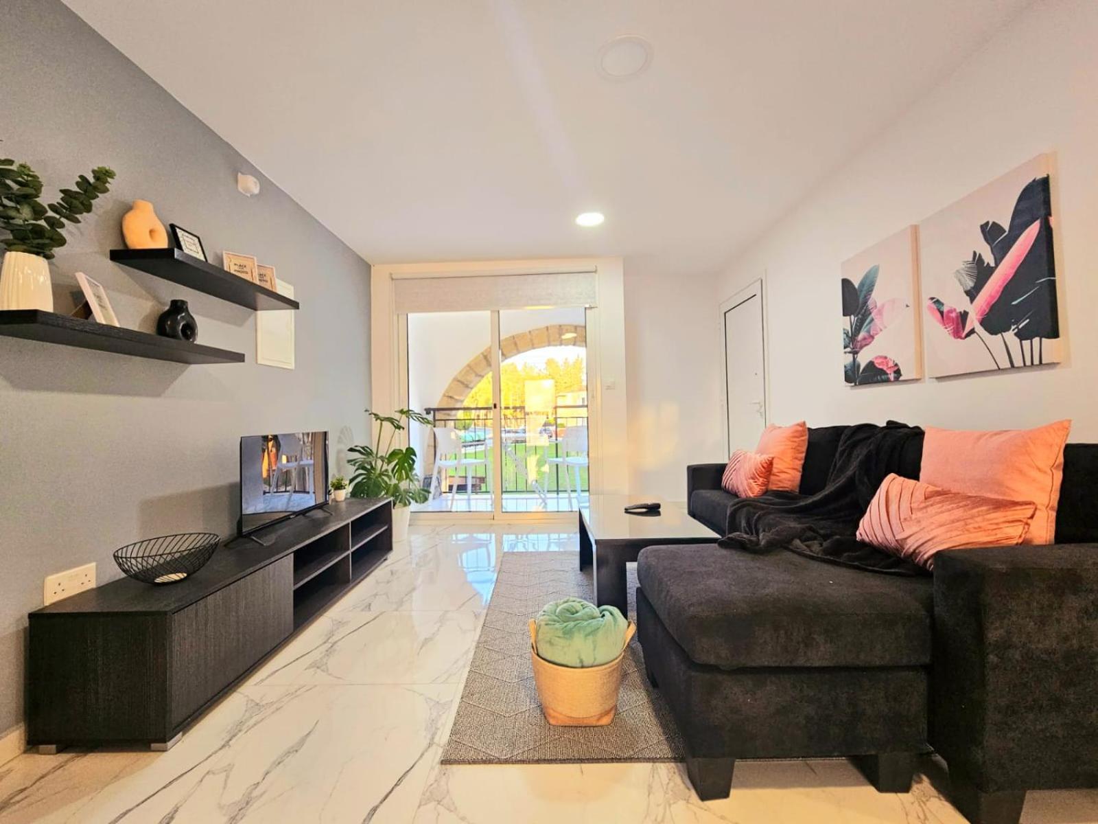 1Bd Beach Apartment Пафос Экстерьер фото